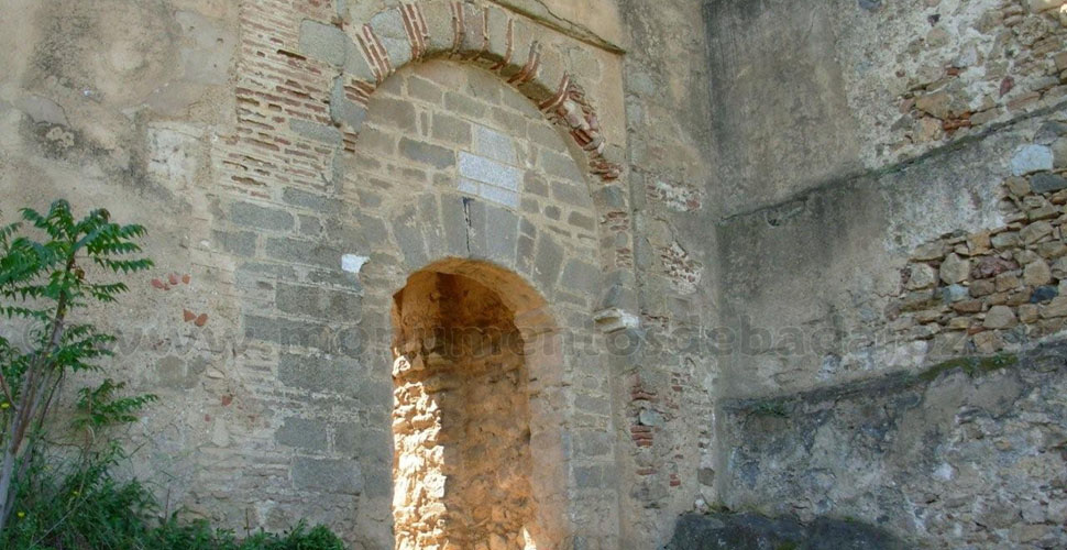 Visitas Guiadas a la Puerta de la Traición de Alcazaba Árabe de Badajoz con Antonio Carrasco, Guía Oficial de Turismo